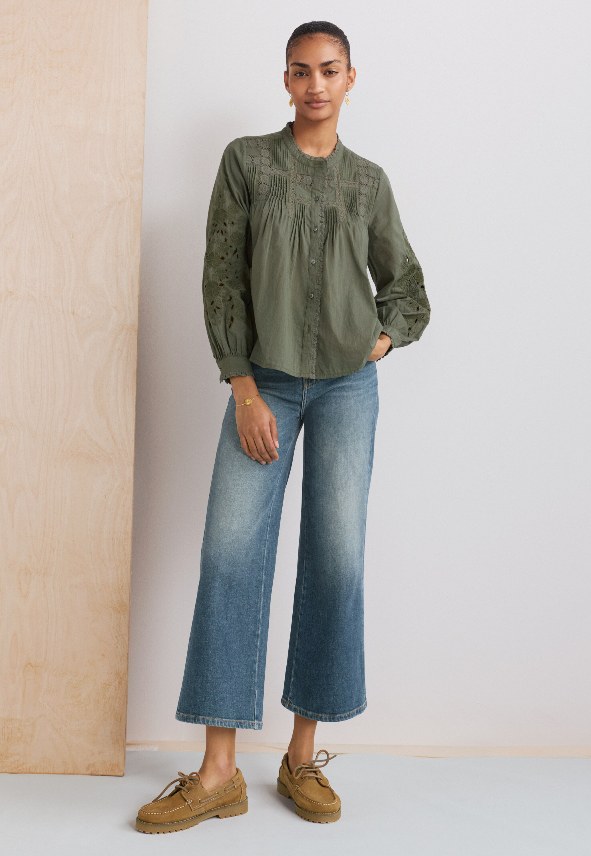 Bluse mit Spitze und Biesen