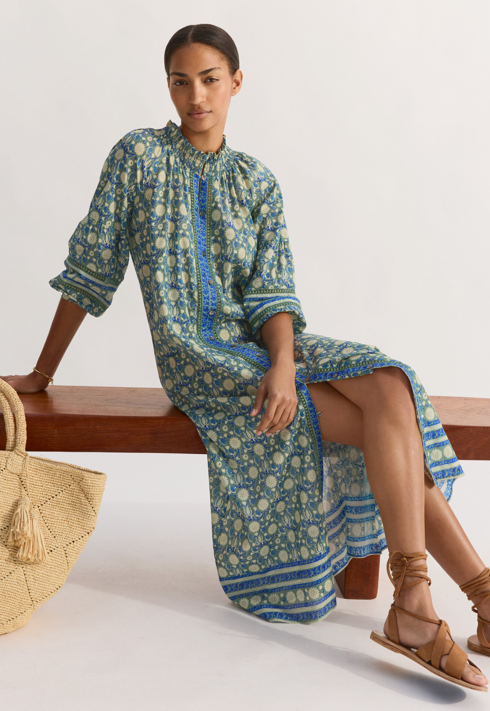 Bedrucktes Kleid mit Bord&uuml;re