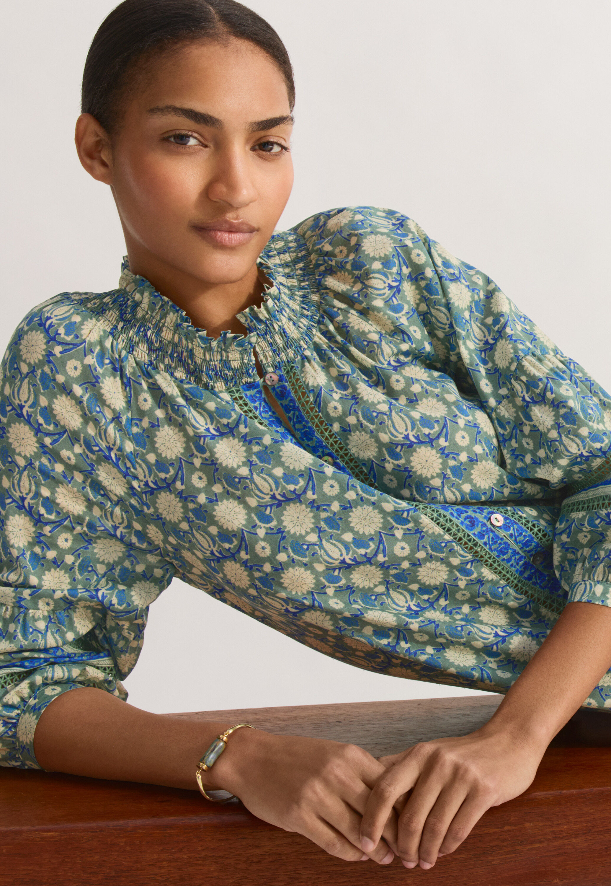 Bedrucktes Kleid mit Bord&uuml;re