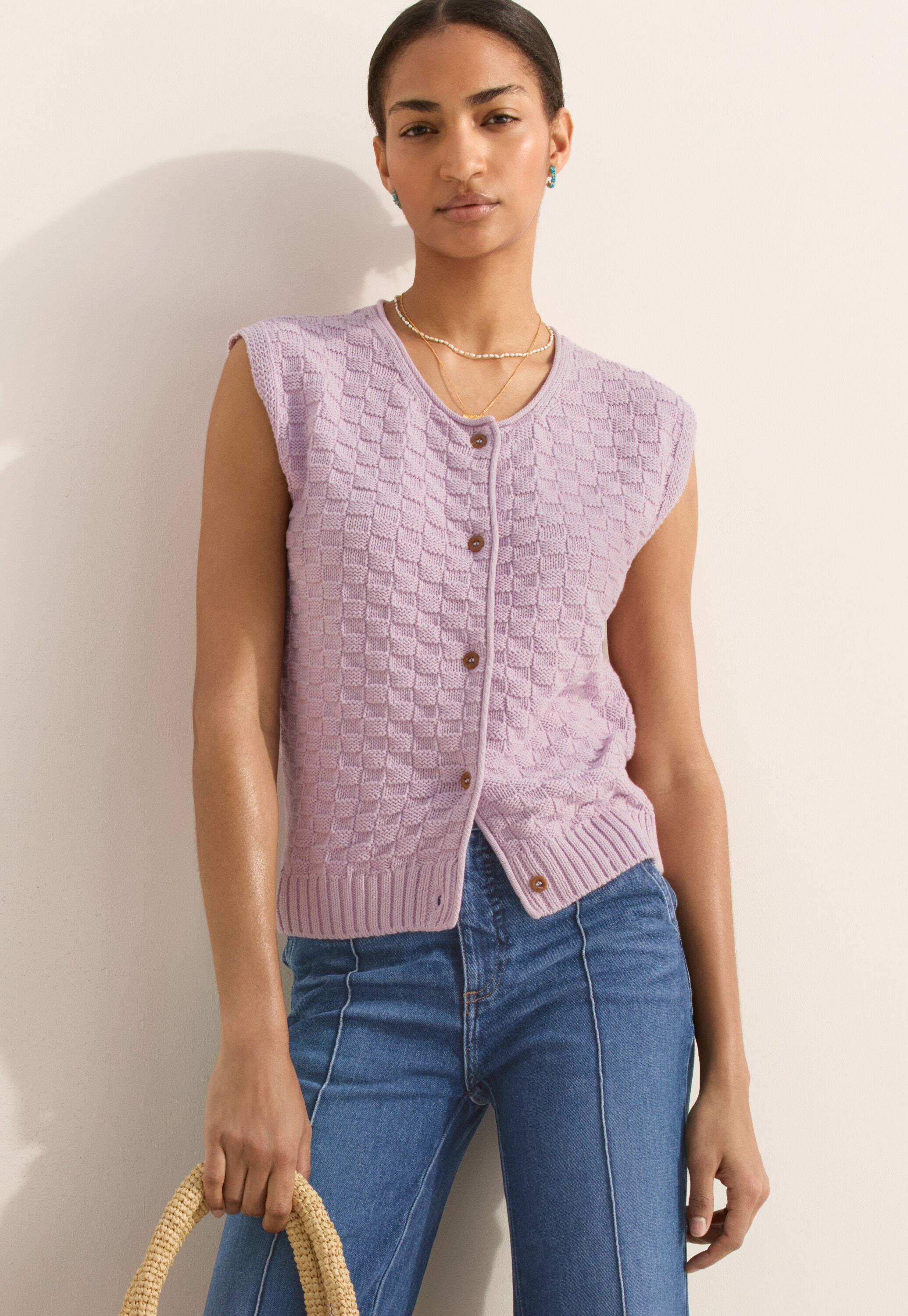 &Auml;rmelloser Pullover mit Korbmuster