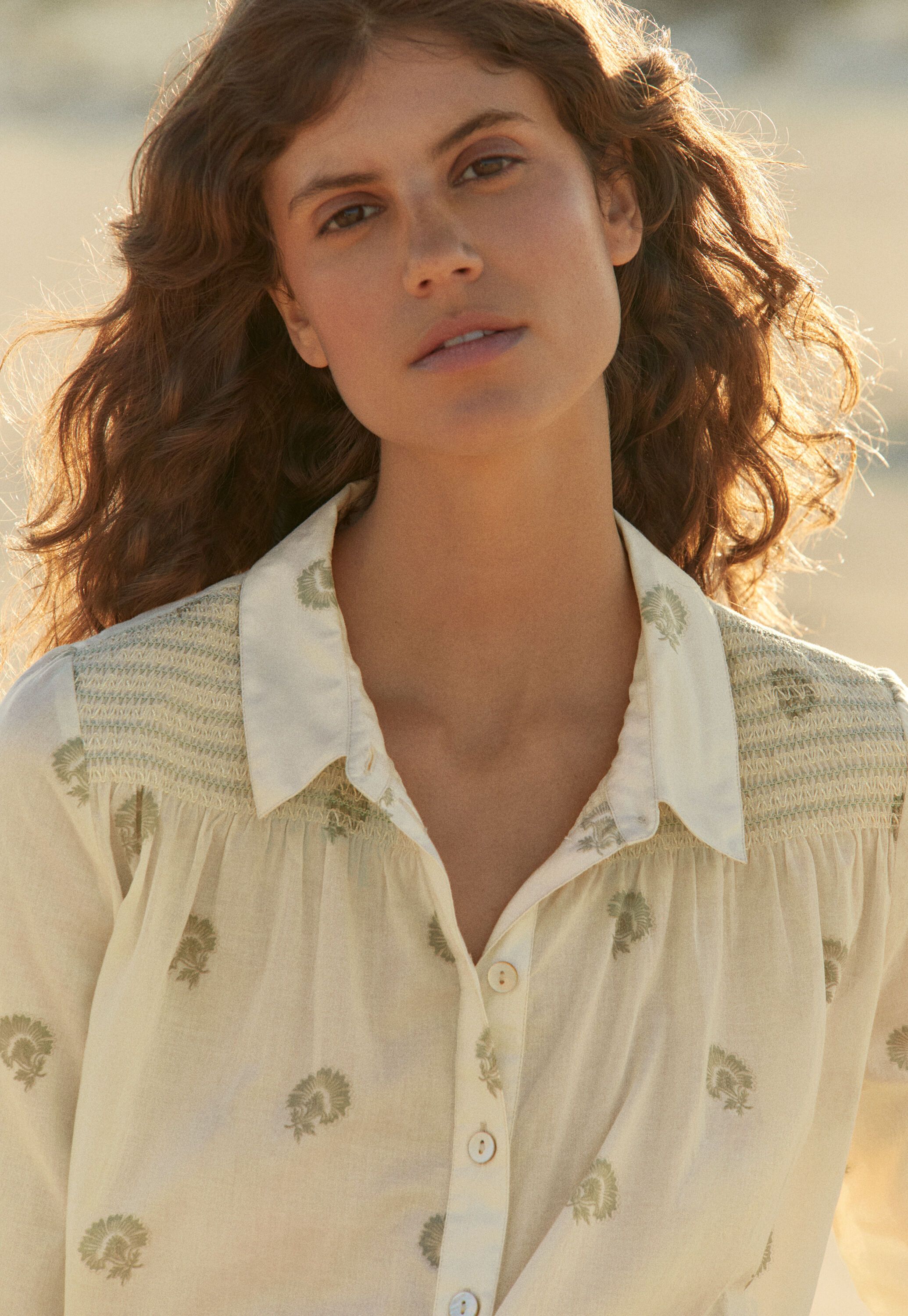 Bluse mit Kr&auml;useldetail