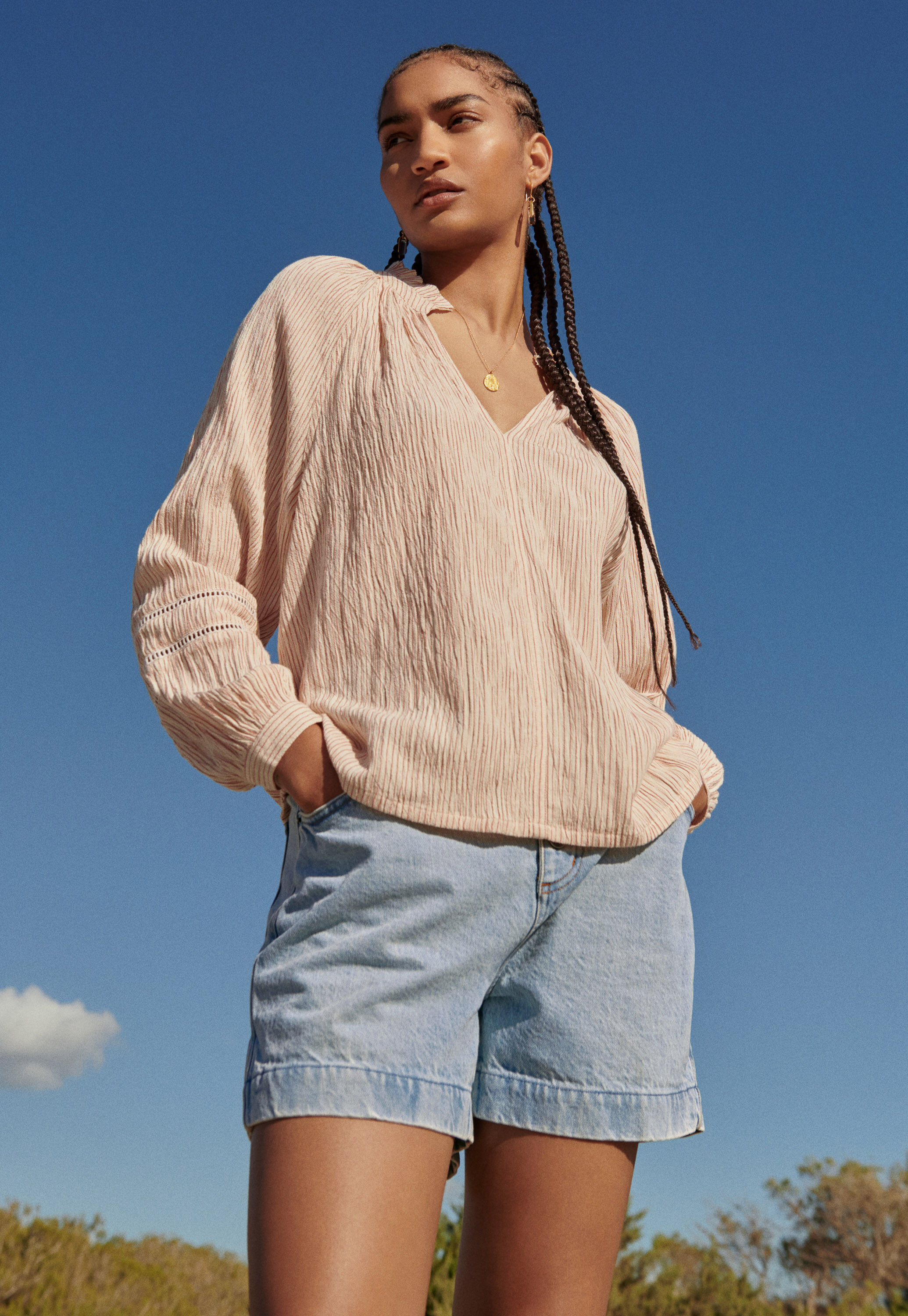 Bluse mit ger&uuml;schtem Ausschnitt