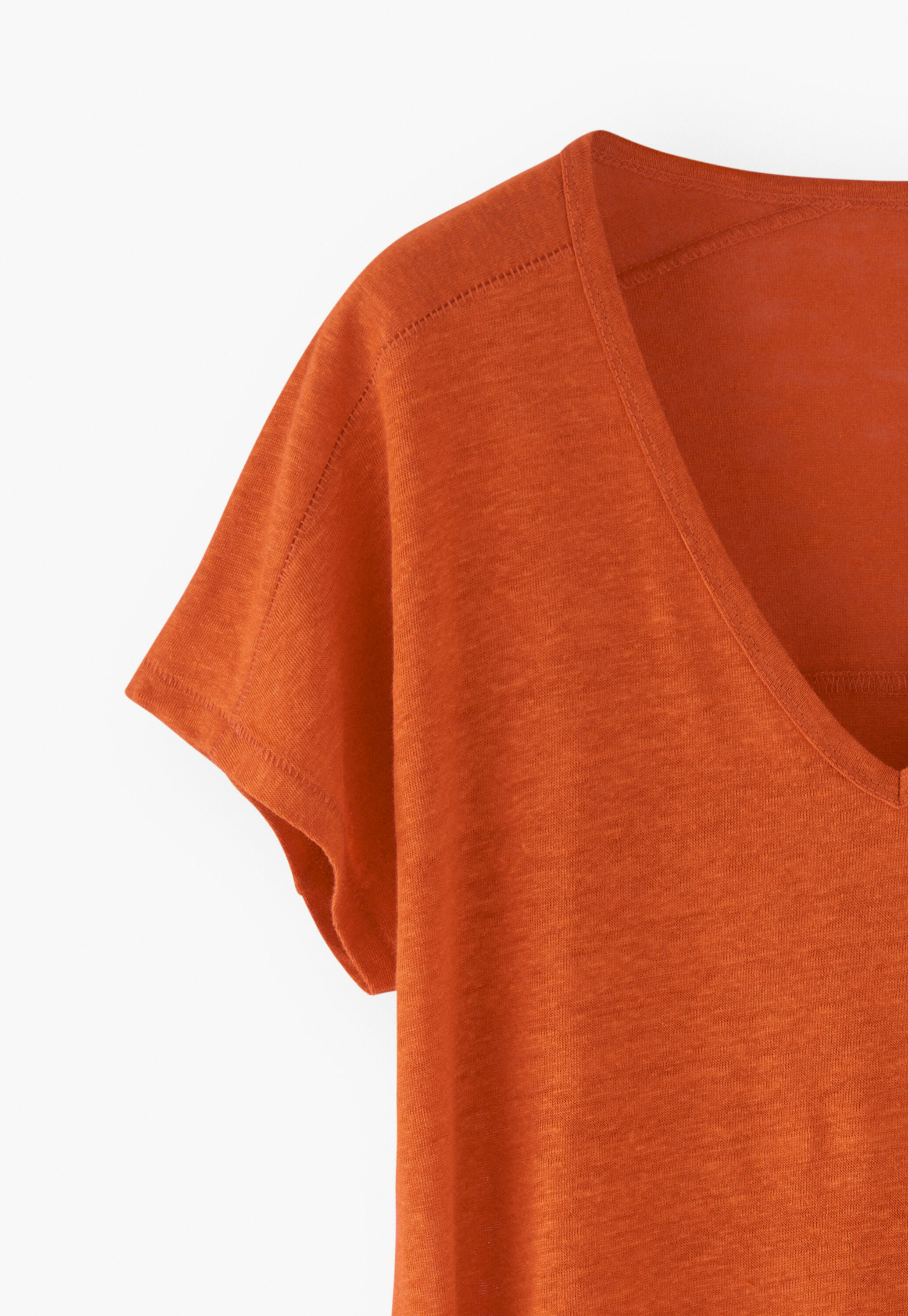 V-Ausschnitt-T-Shirt