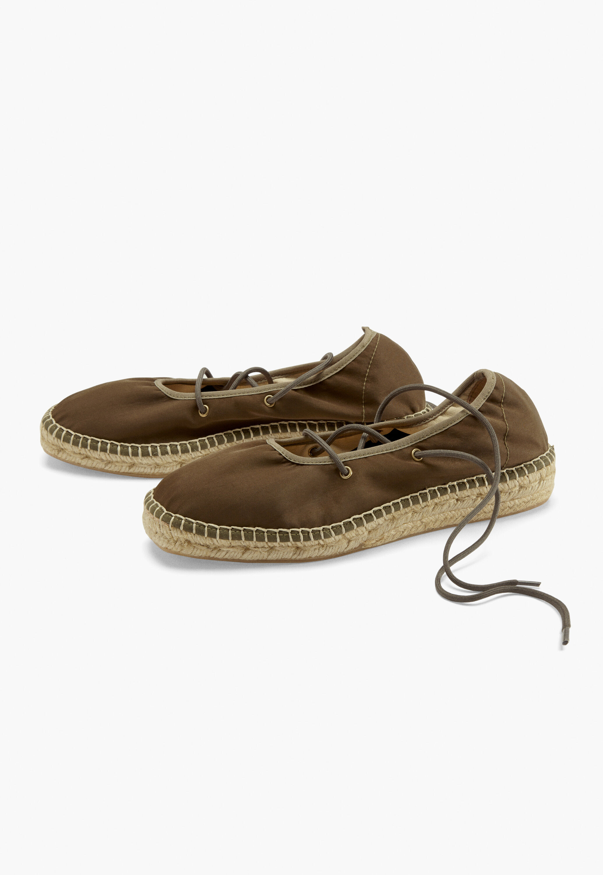 Geschn&uuml;rte Espadrilles