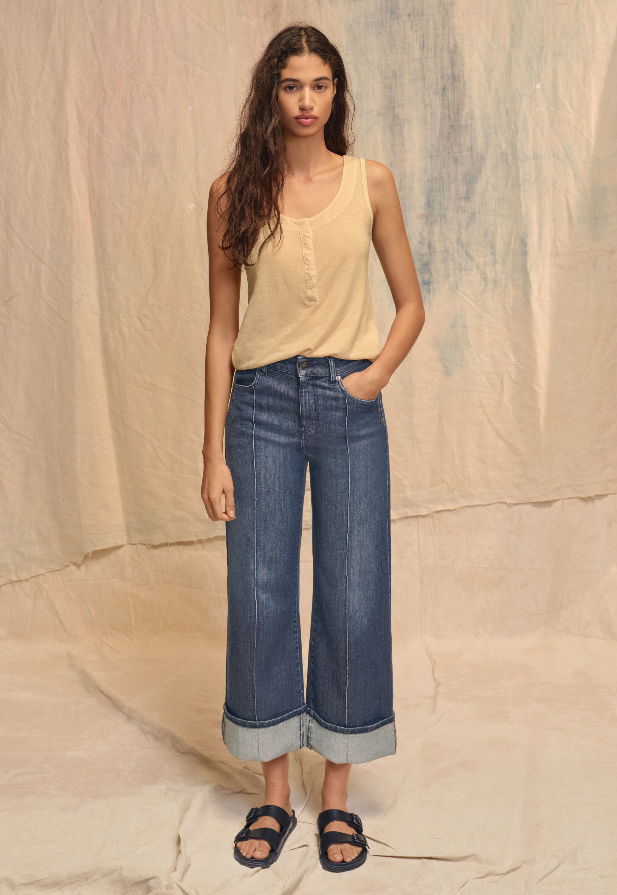 Gerade Jeans mit umgeschlagenem Saum