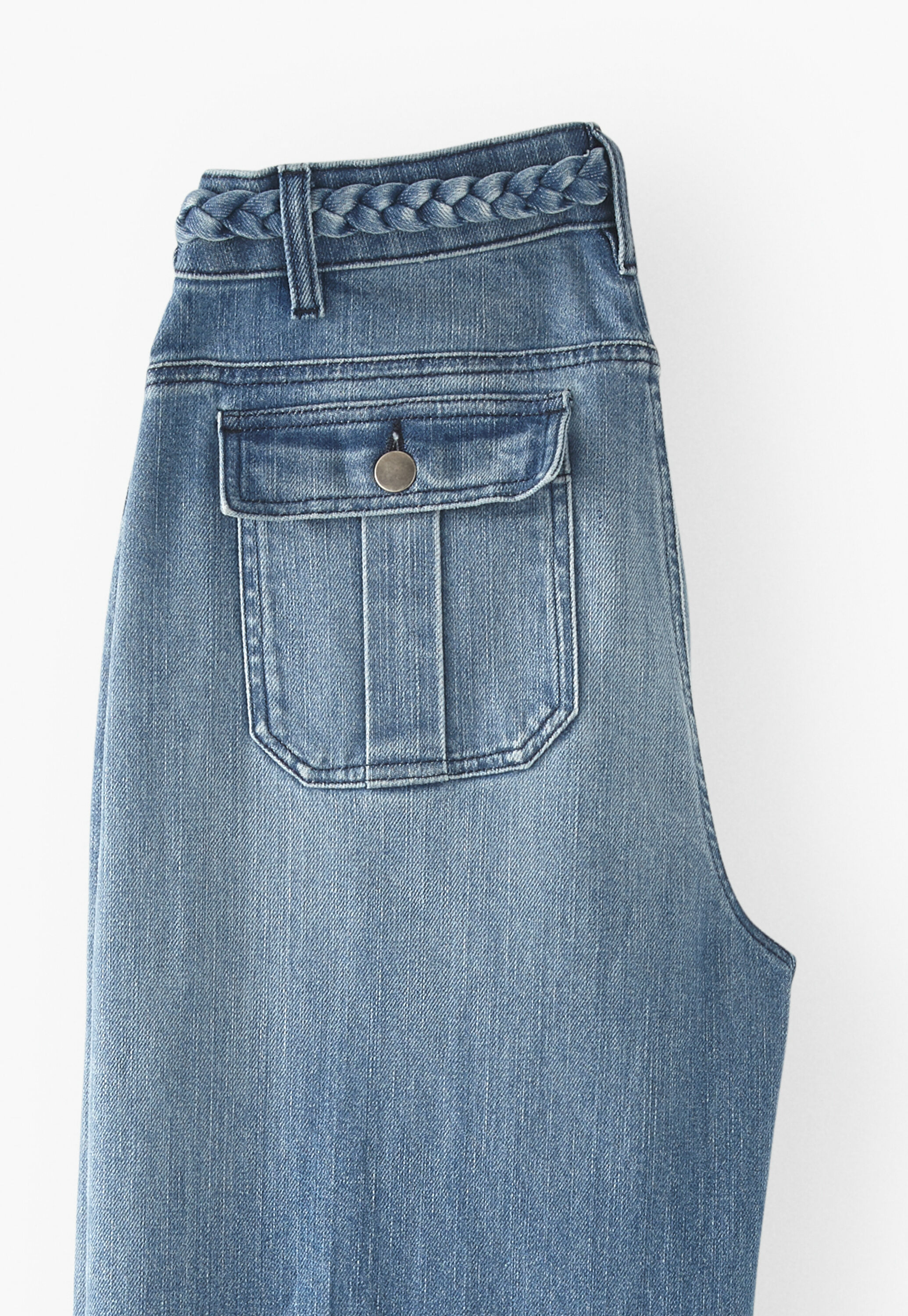 Ausgestellte Jeans