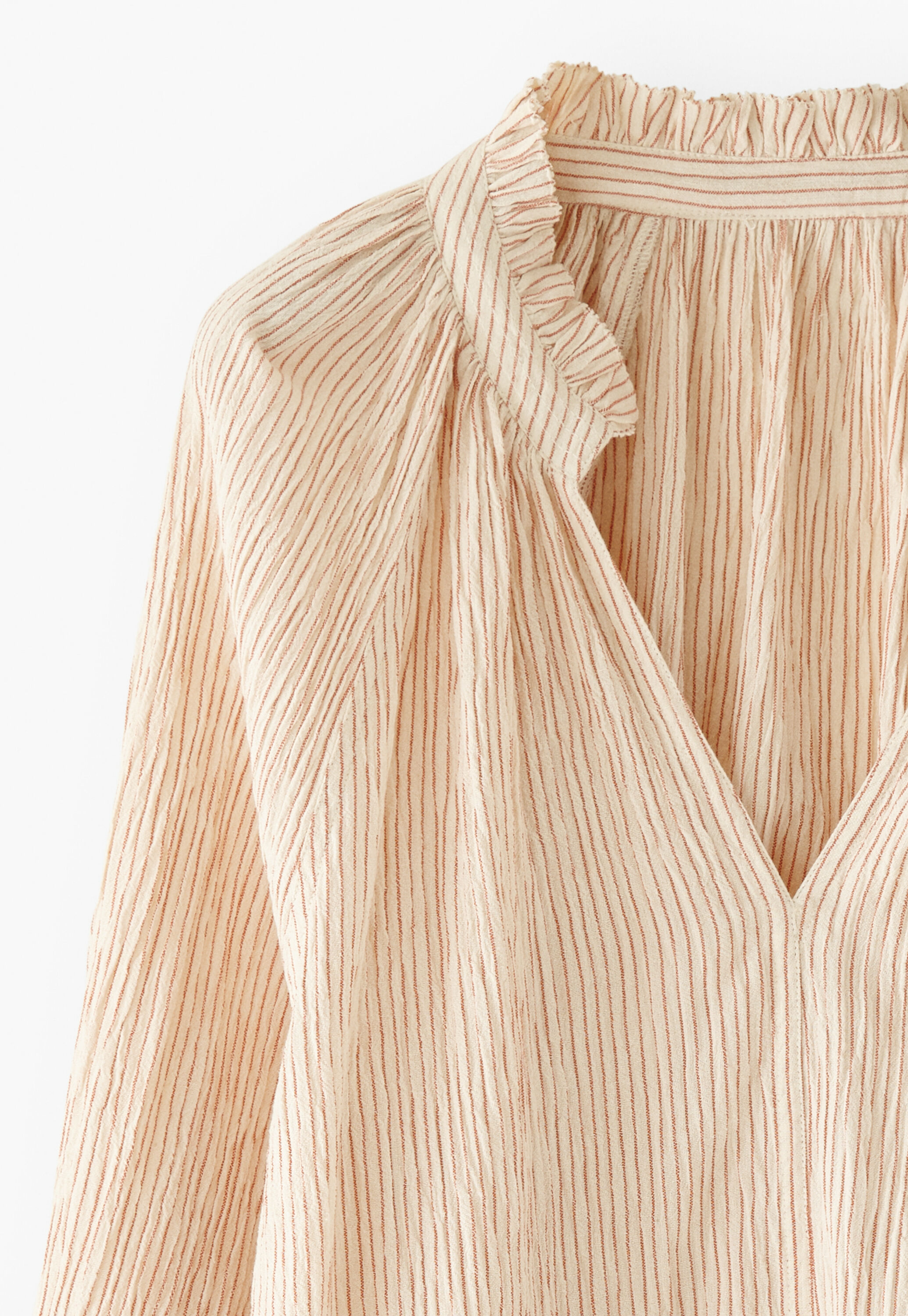 Bluse mit ger&uuml;schtem Ausschnitt