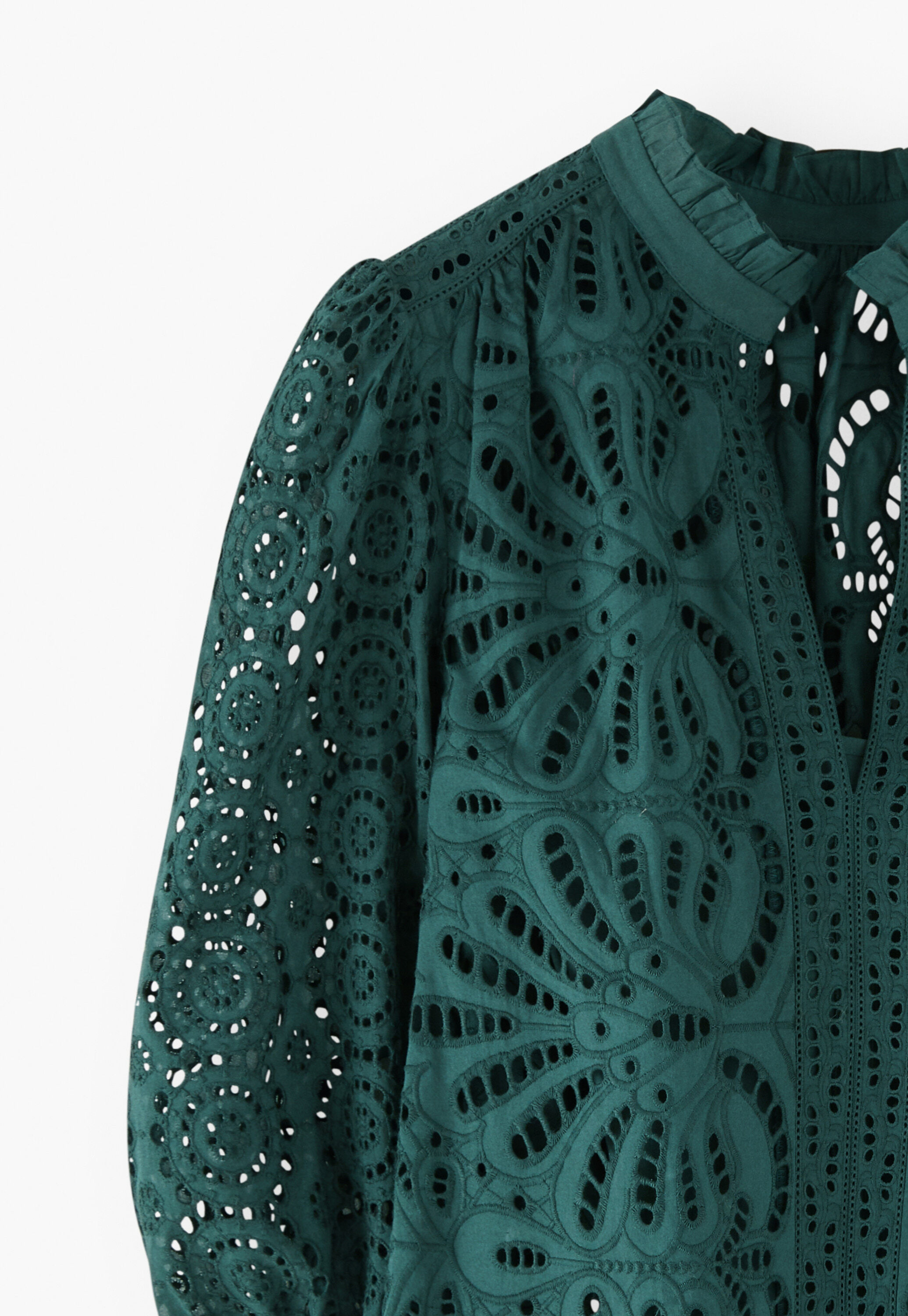 Broderie-Anglaise-Bluse