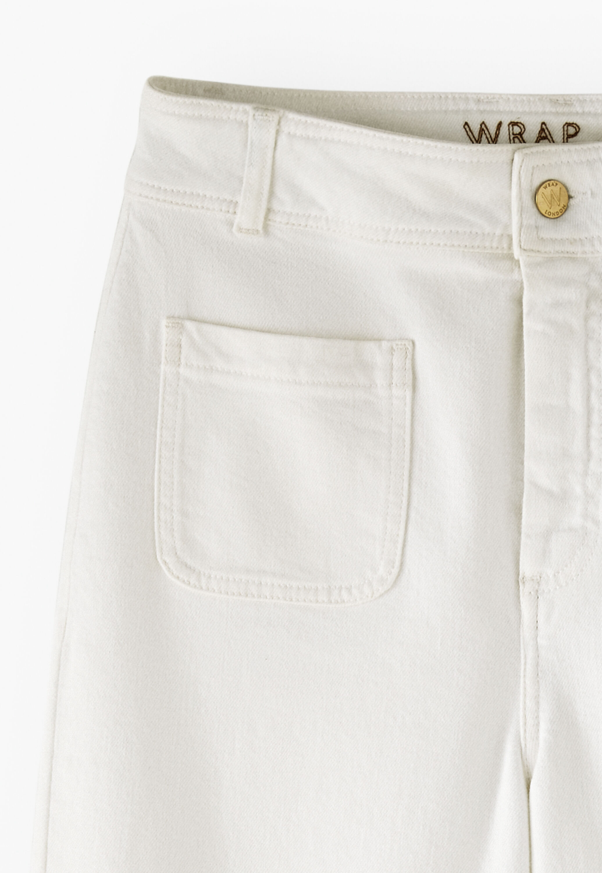 K&uuml;rzer geschnittene Hose mit weitem Bein