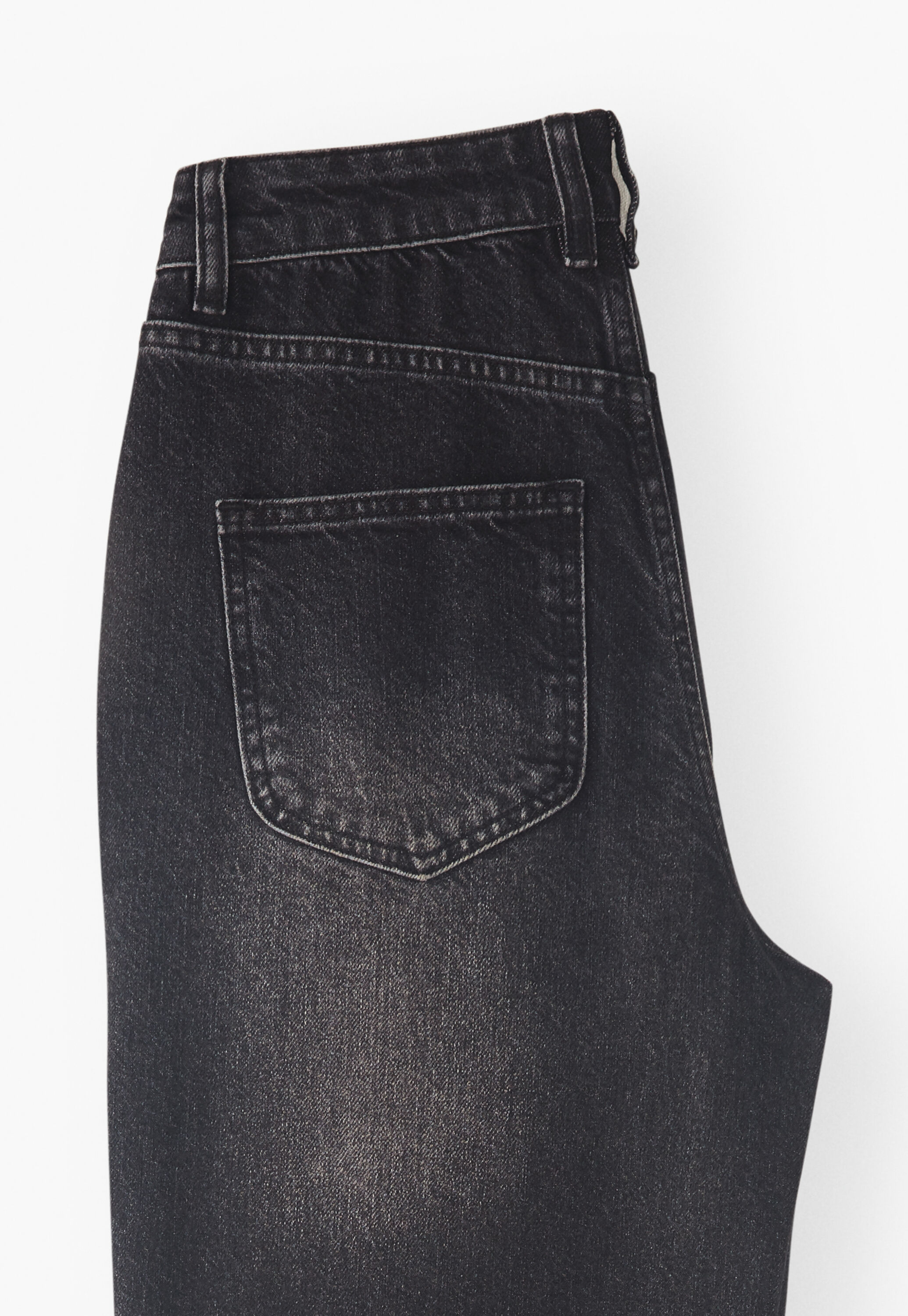 Jeans mit ausgelassenem Saum