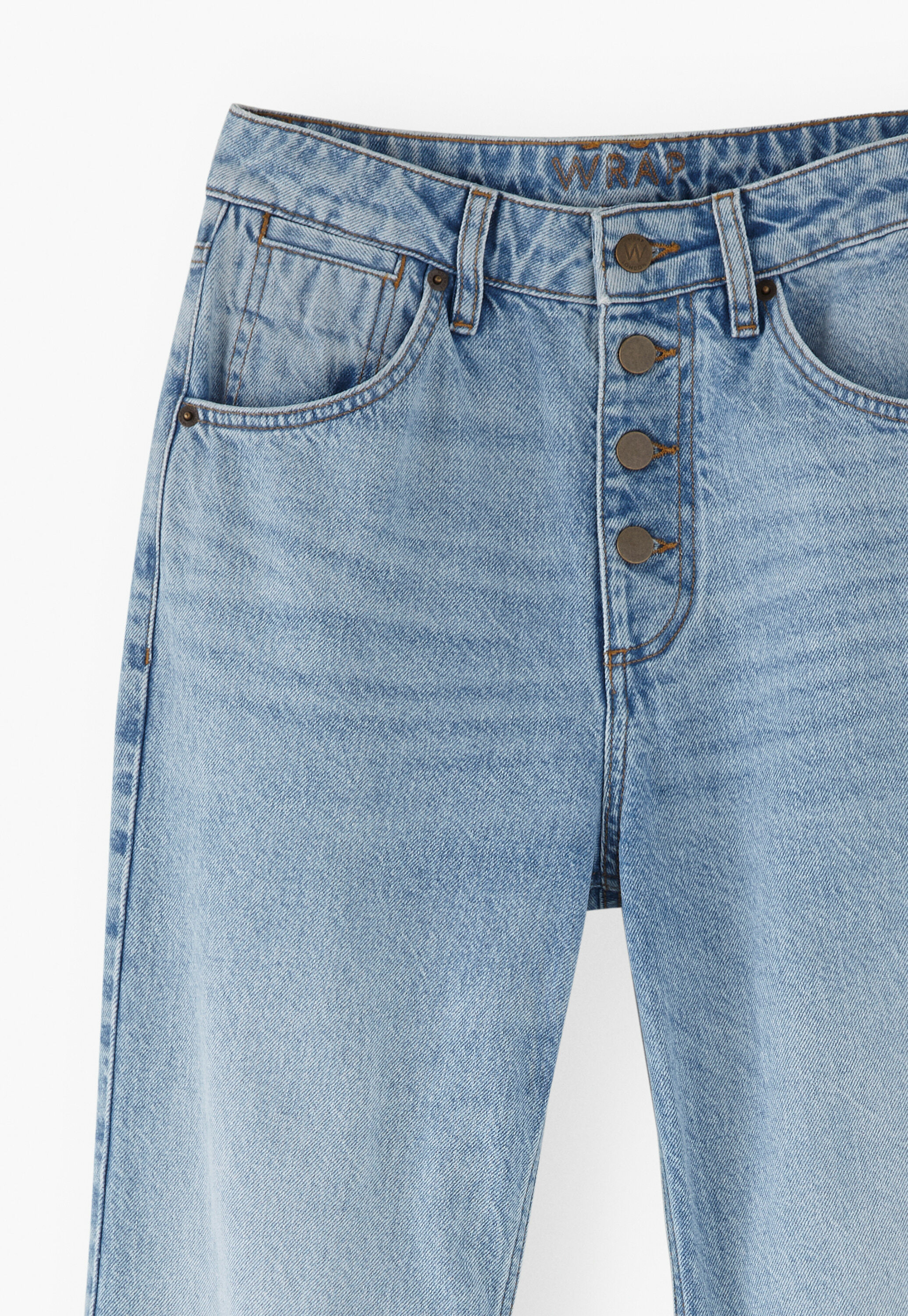 Jeans mit ausgelassenem Saum
