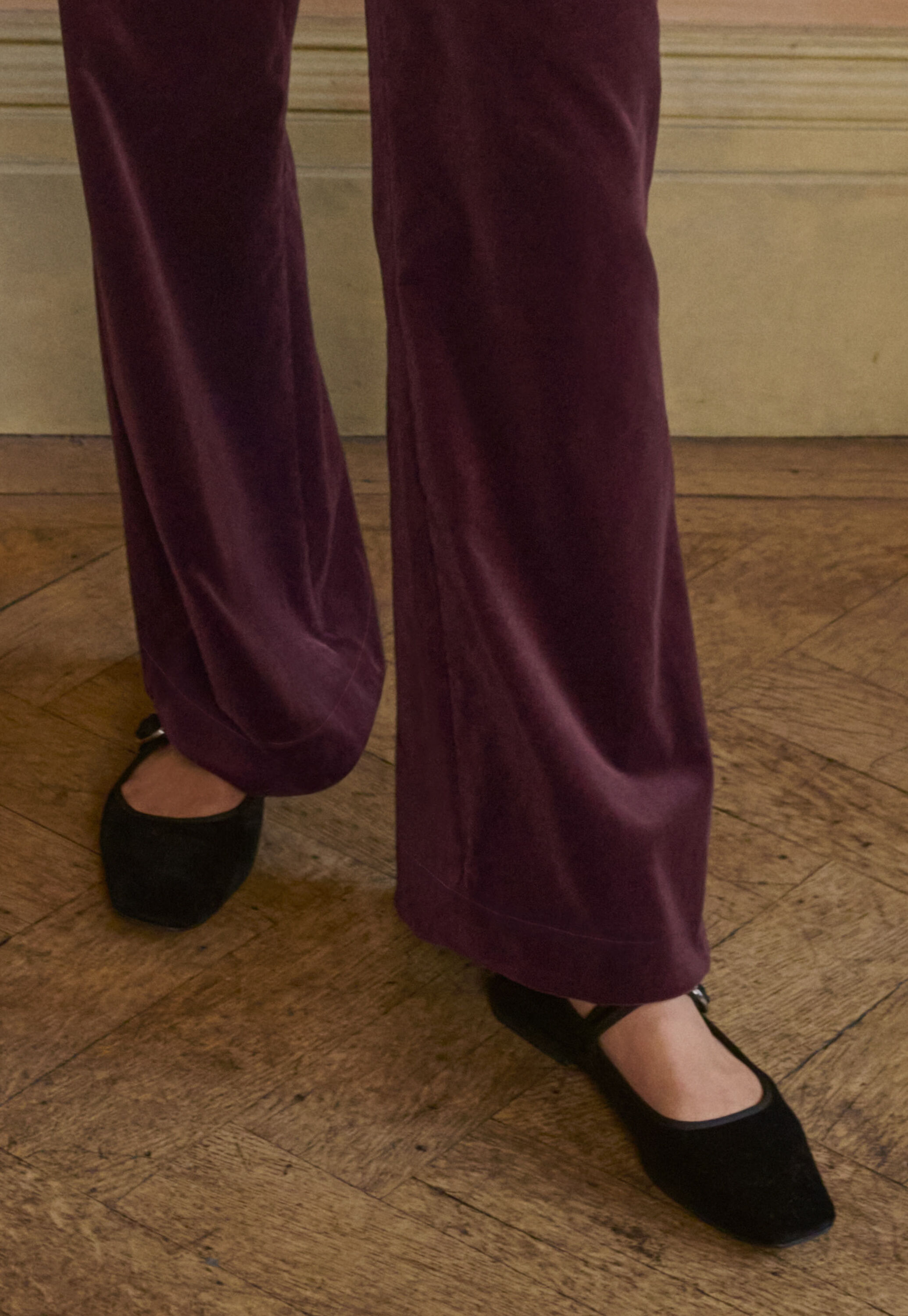 Samthose mit weitem Bein, Braune Beere, large