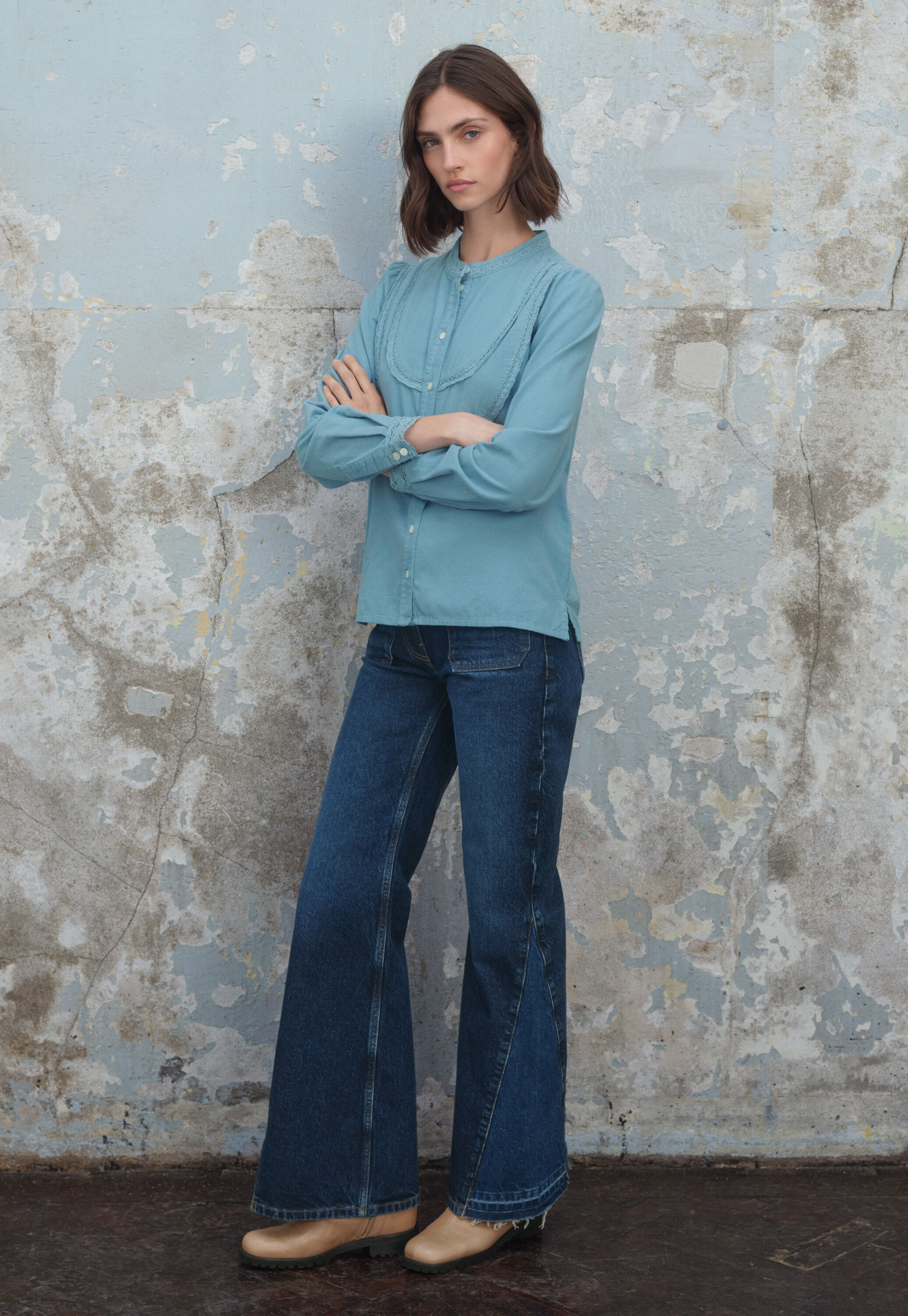 Schlagjeans in unterschiedlichen Waschungen, Dunkles Mid-Vintage, large