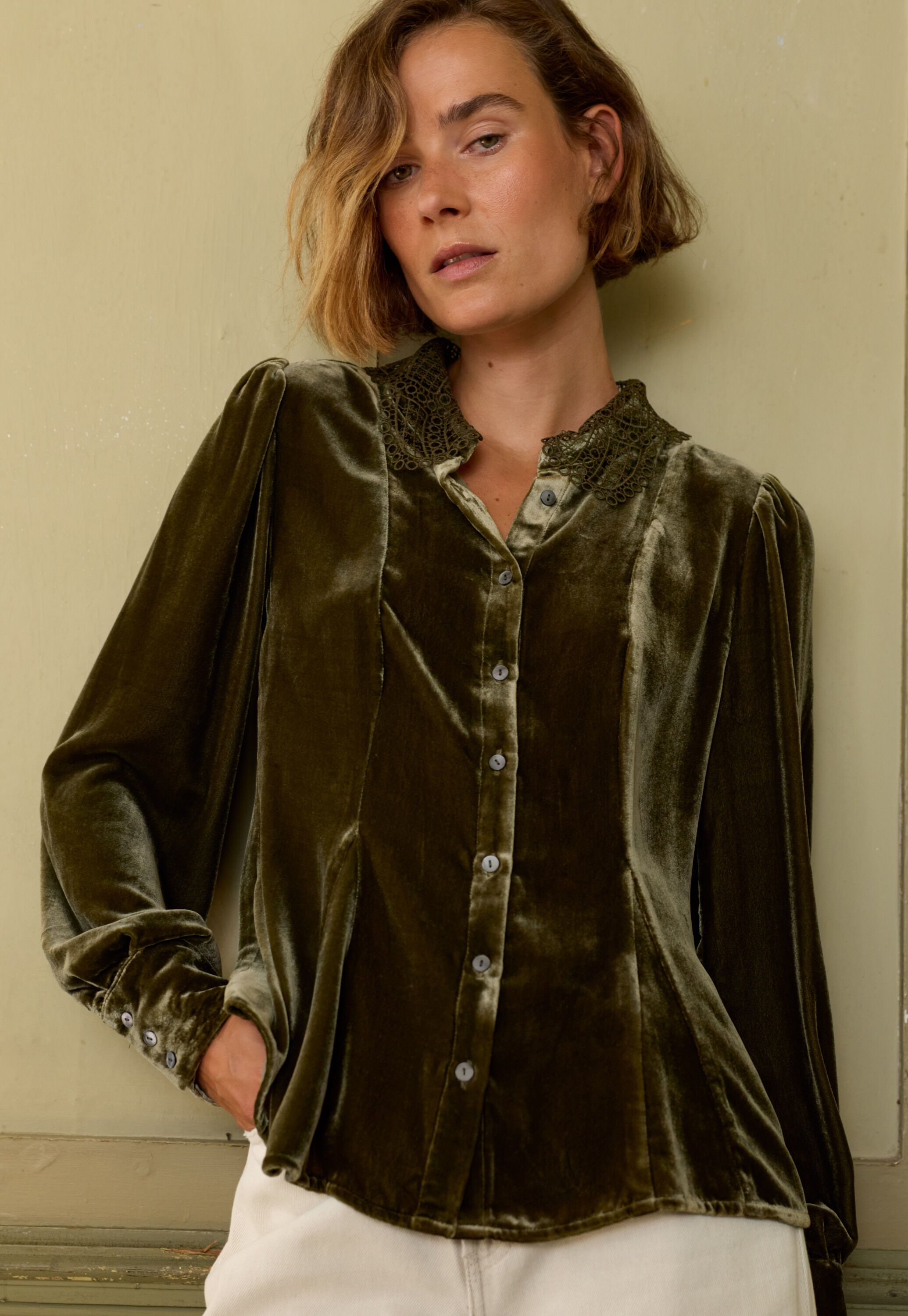 Godet-Bluse aus Samt, Moos, large