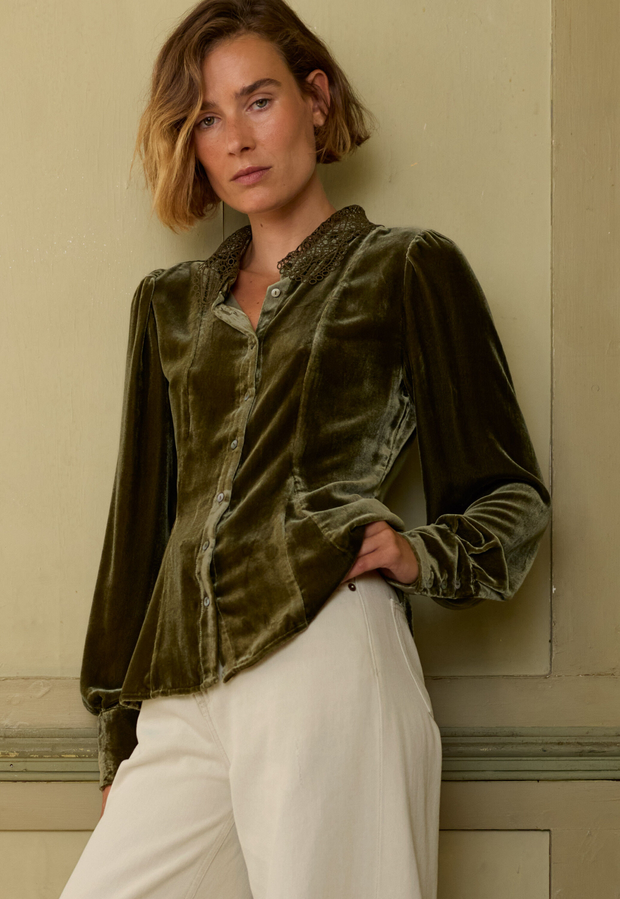 Godet-Bluse aus Samt, Moos, large