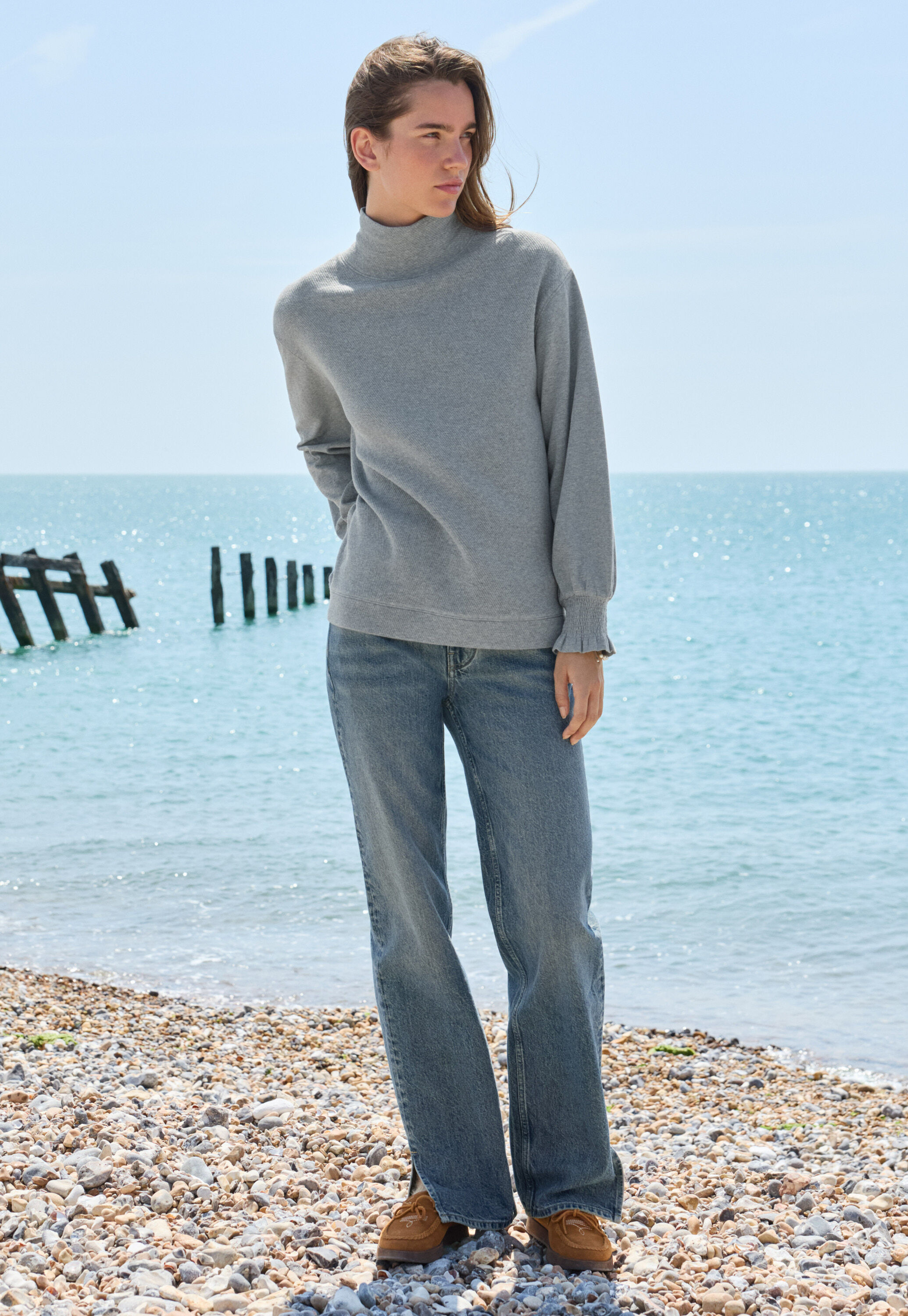 Jeans mit geschlitztem Saum