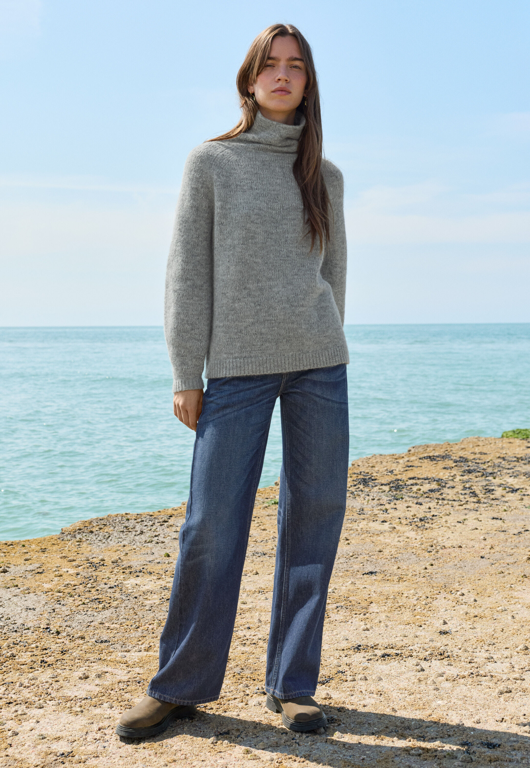 Jeans mit geschlitztem Saum