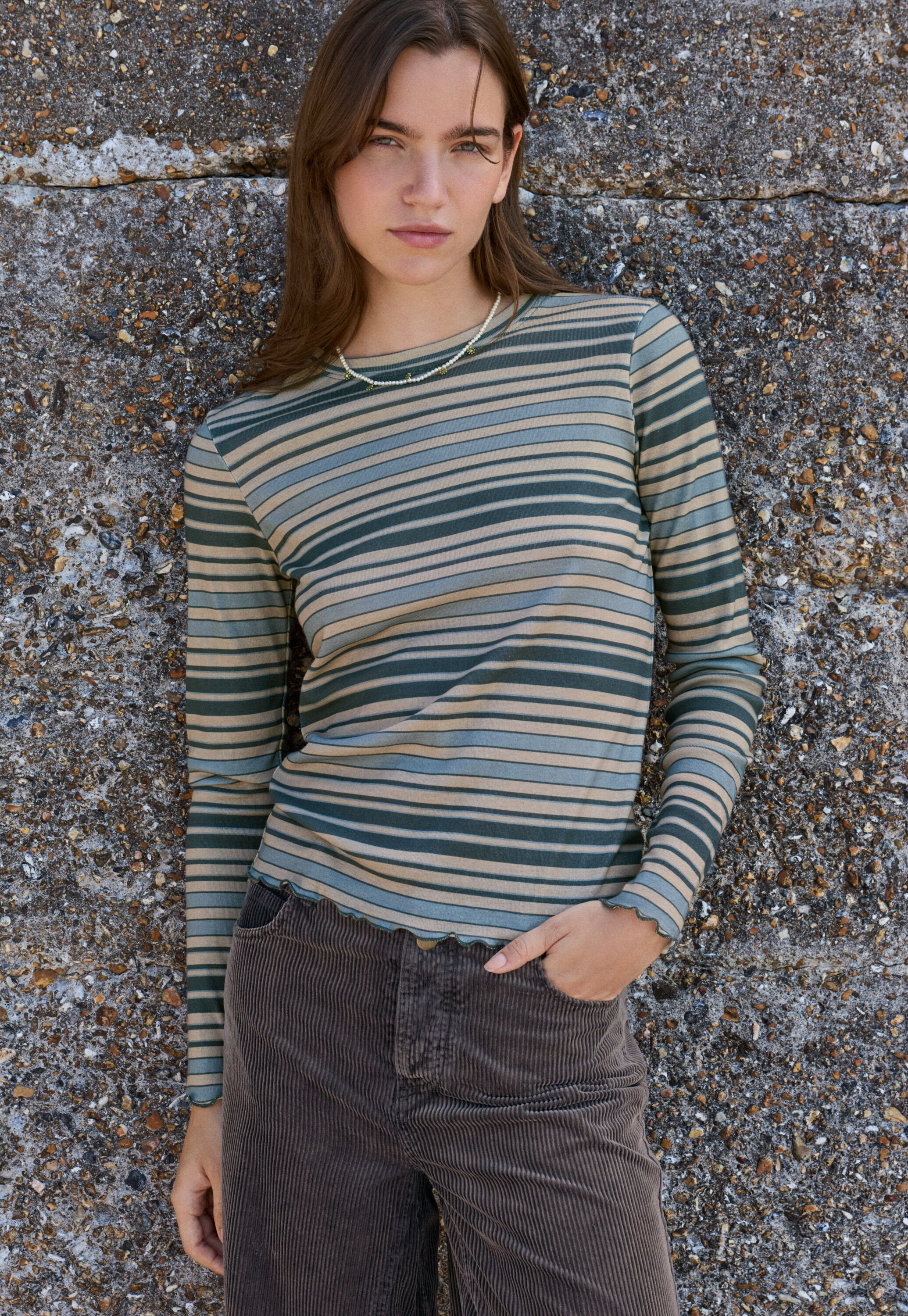 Jeans mit geschlitztem Saum