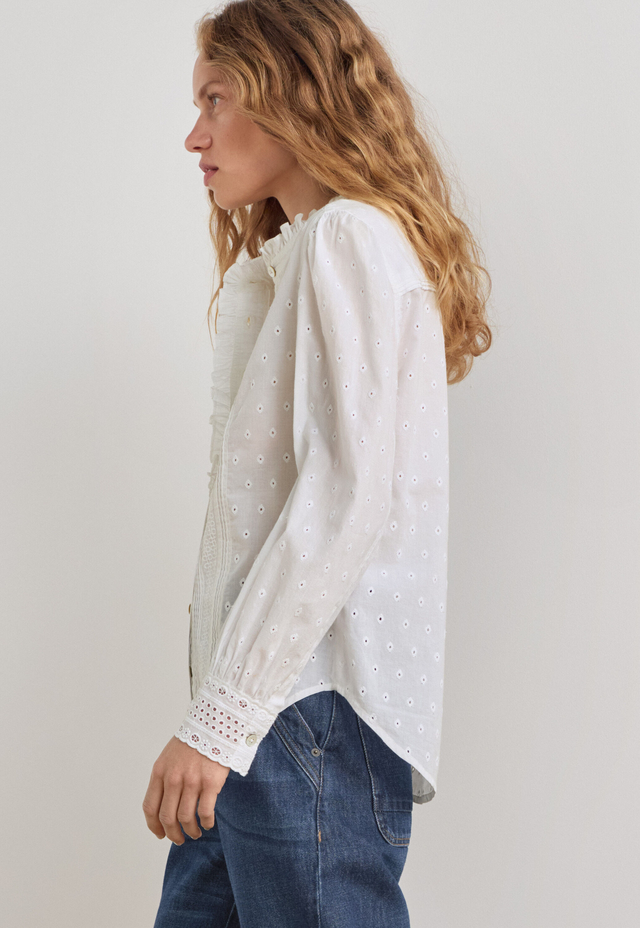 Broderie-Bluse mit R&uuml;schenkragen