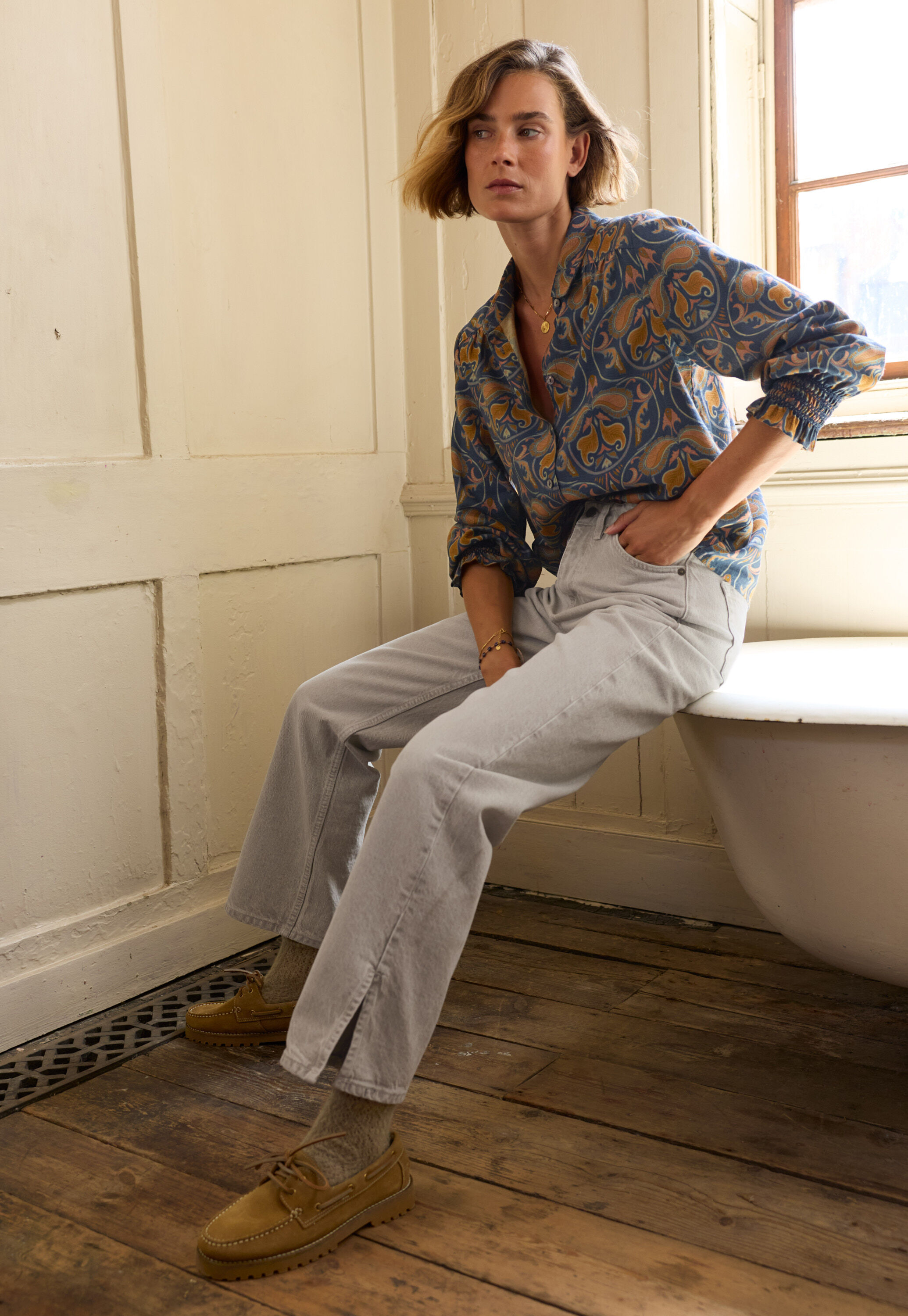 Jeans mit geteiltem Saum