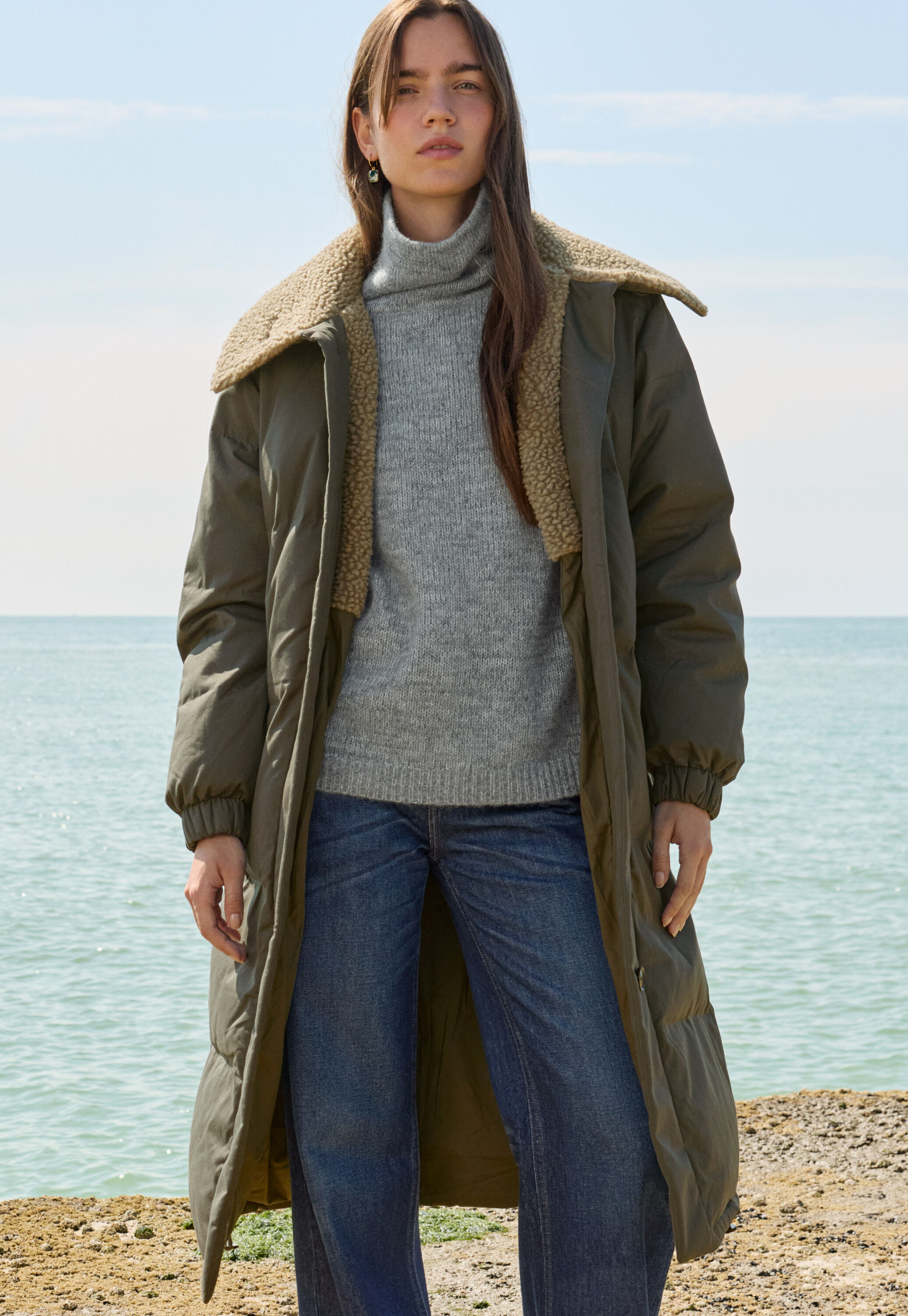 Raglanpullover mit hohem Kragen