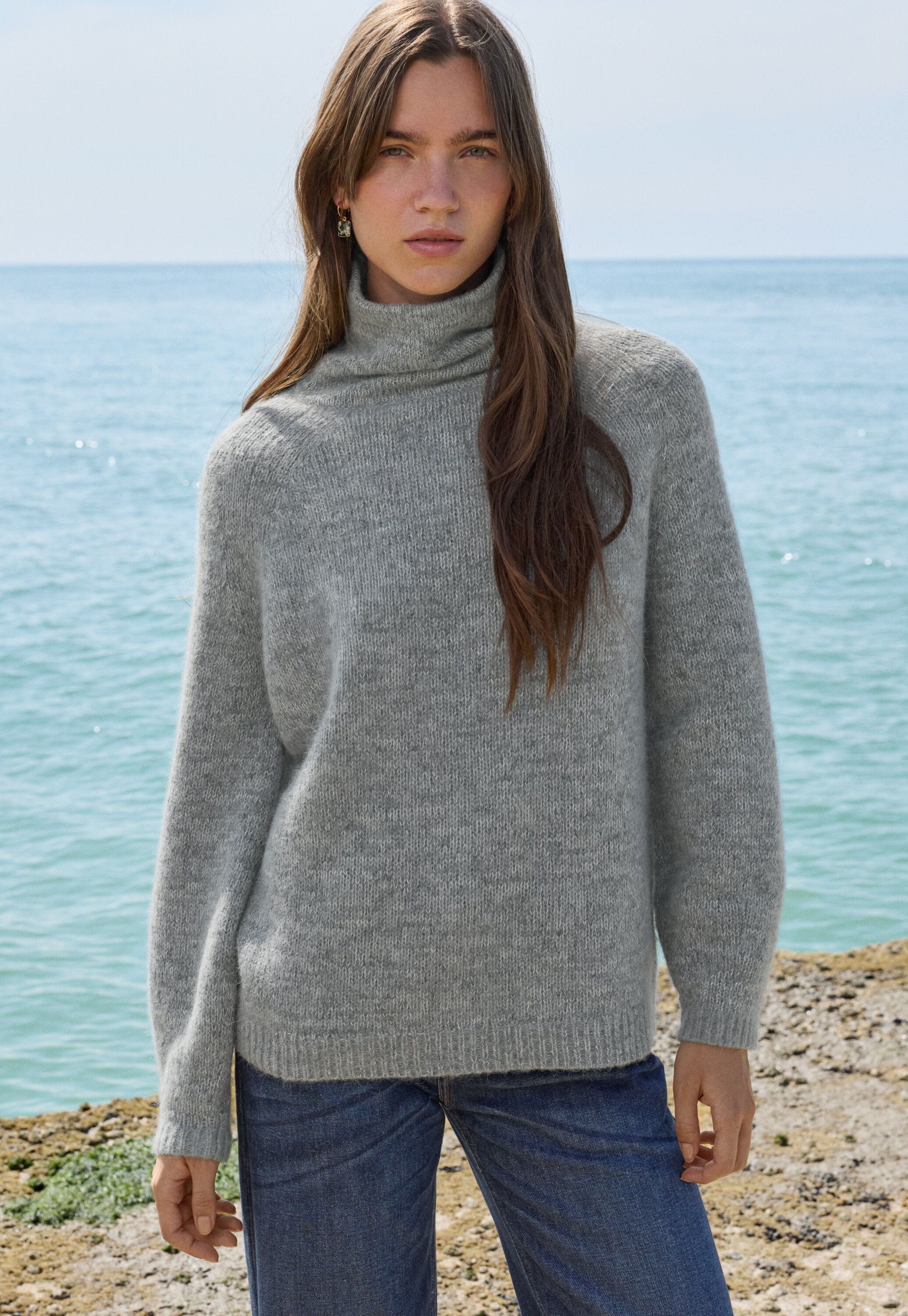 Raglanpullover mit hohem Kragen