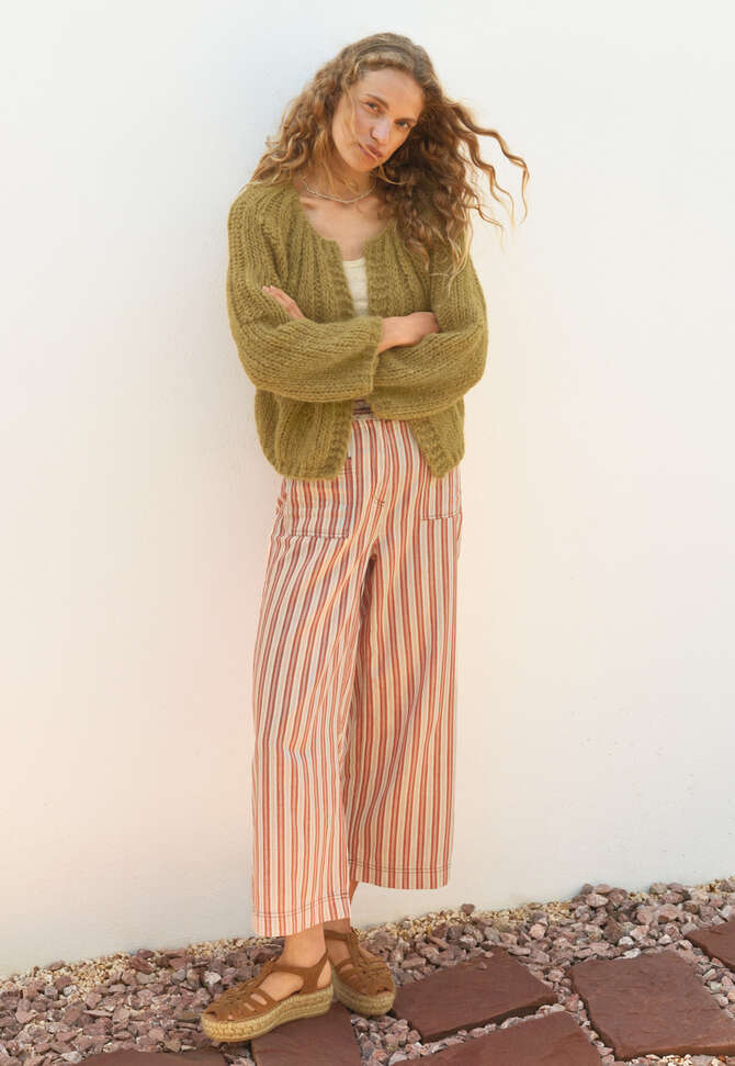 Handgestrickter Cardigan, Ockeroliv, completeTheLook