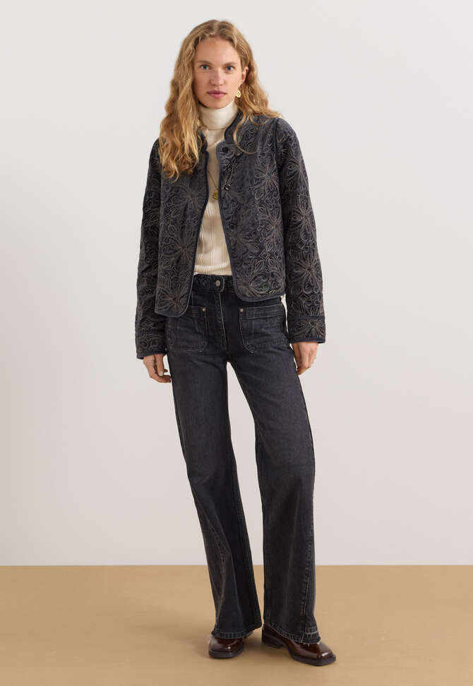 Schlagjeans in unterschiedlichen Waschungen, Gewaschenes Schwarz, completeTheLook