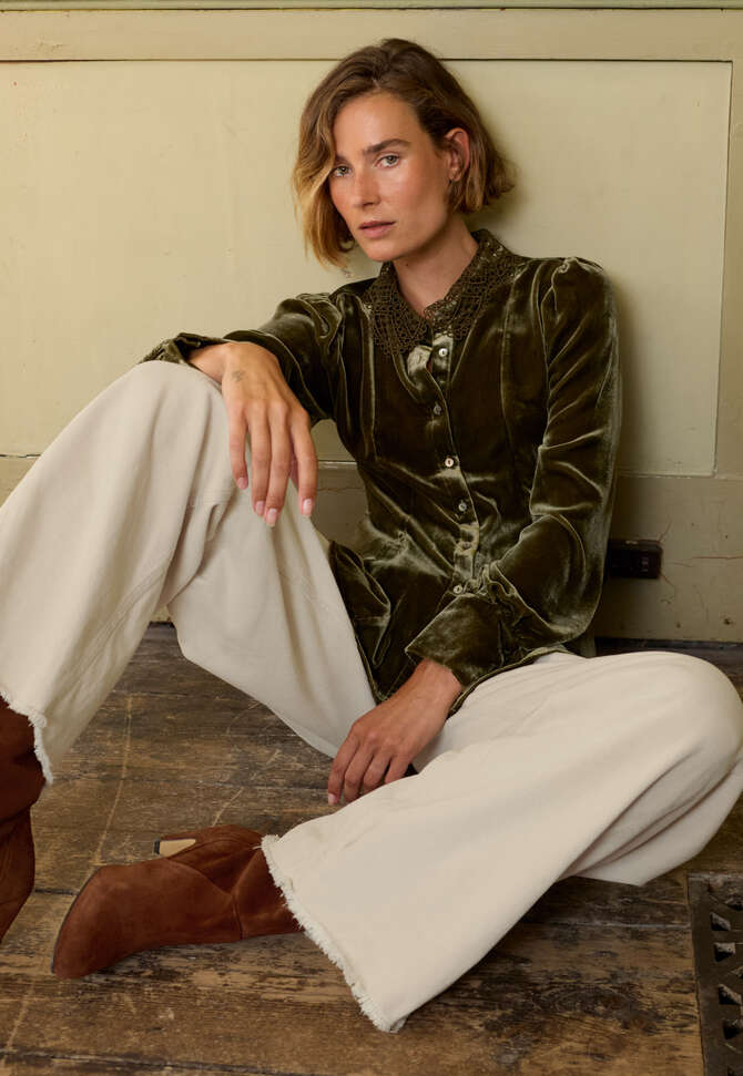 Godet-Bluse aus Samt, Moos, completeTheLook