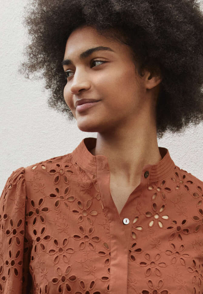 Cutwork-Bluse, Ziegel, completeTheLook