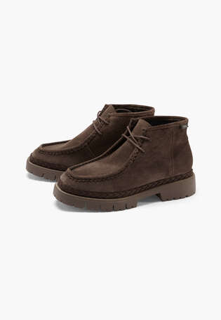 Schn&uuml;rstiefel, Schokolade, webstill